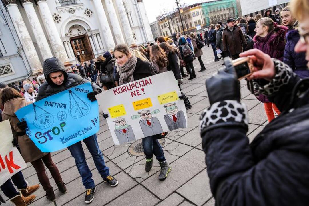 Mokiniai pasmerkė korupciją: kyšiai – negerai, tai nešvarūs pinigai!
