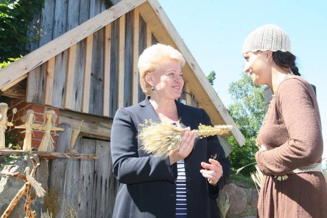 Prezidentė apsipirko žvejo sodyboje