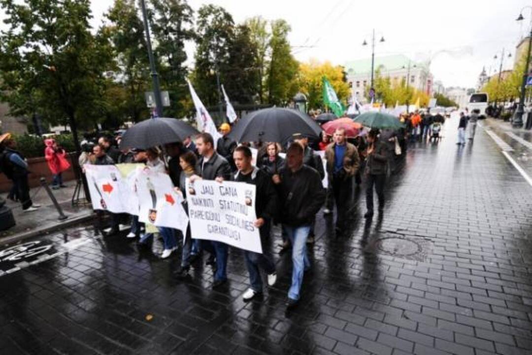 Prie Vyriausybės - pareigūnų protesto akcija