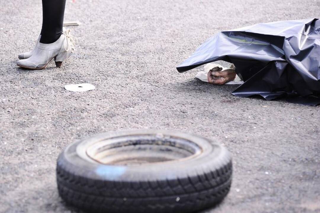 Avarija autostradoje prie Kauno: vilkikas sutraiškė „Fiestą“