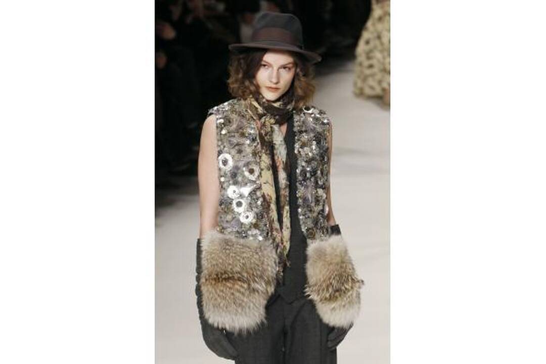 Rudens mados tendencijos: dirbtinis kailis