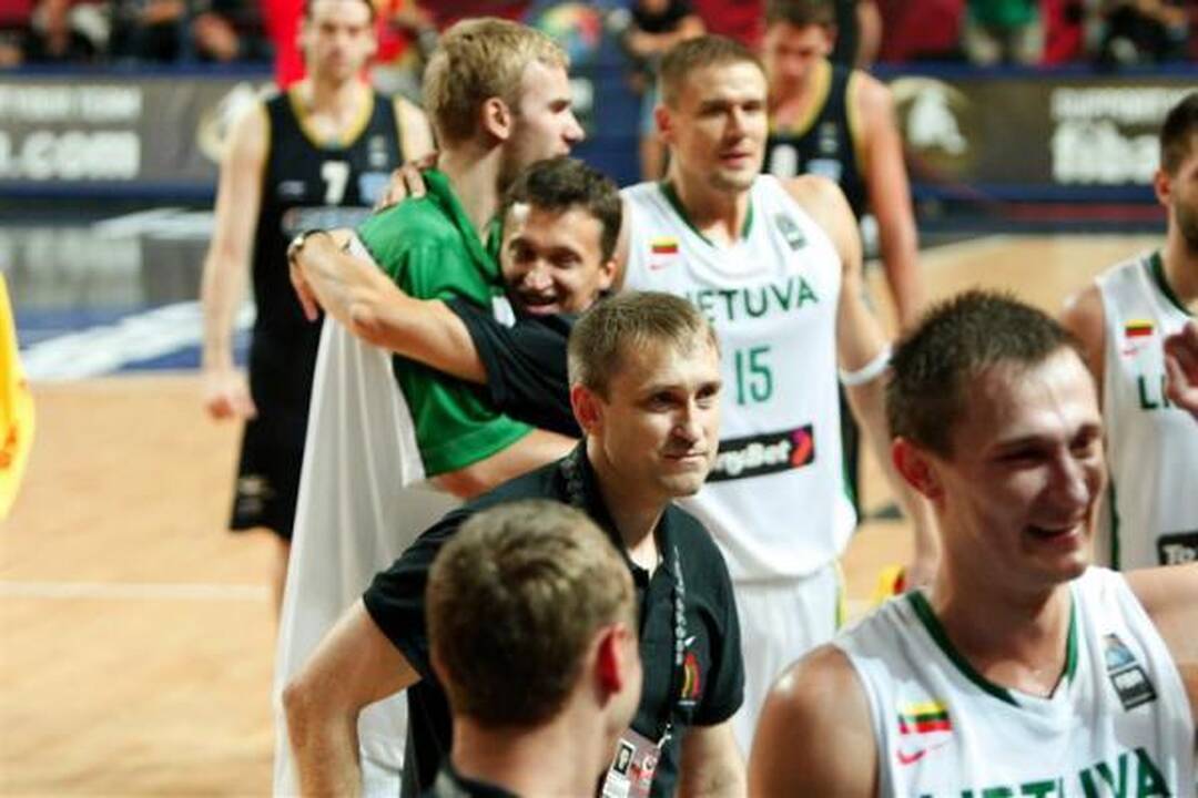 Į pusfinalį lietuviai žengė perrašydami krepšinio vadovėlius