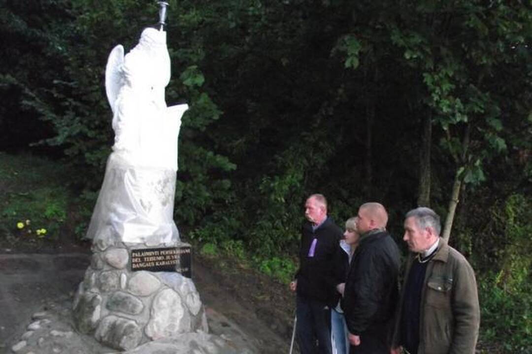 D.Kedžio radimo vietoje iškilo didinga angelo skulptūra