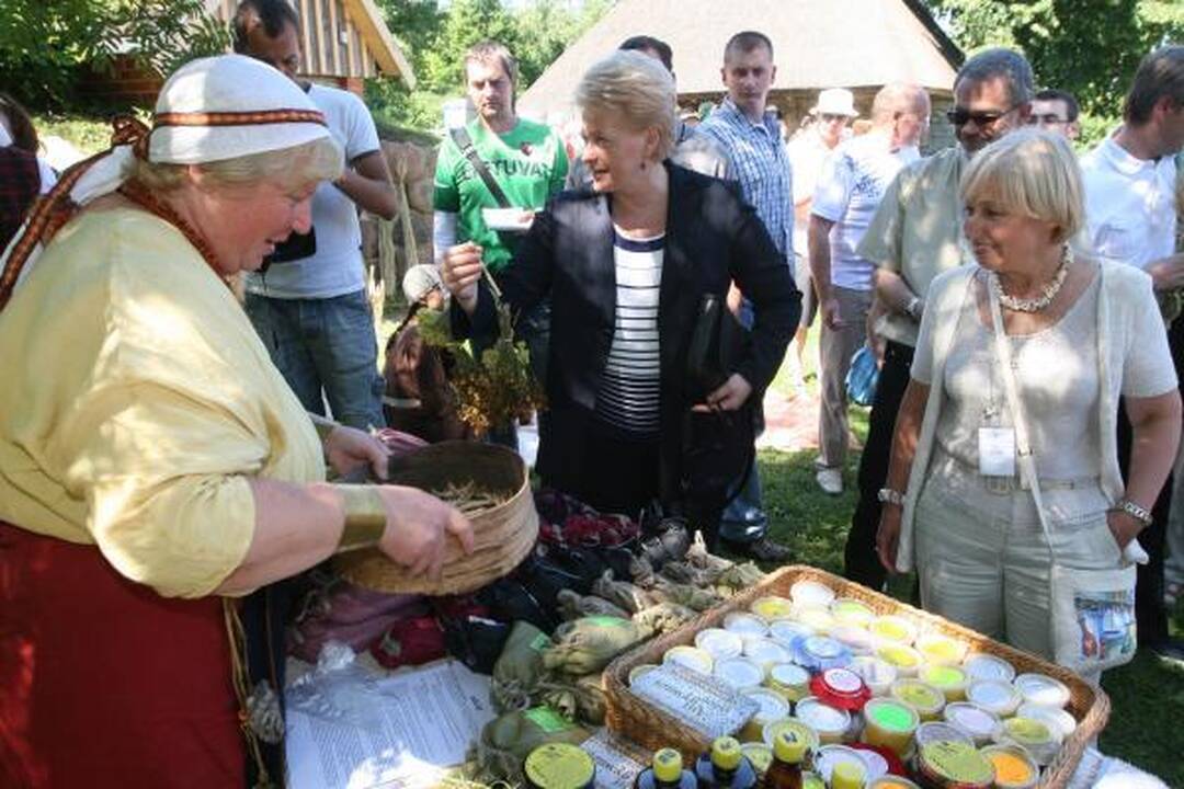 Prezidentė apsipirko žvejo sodyboje