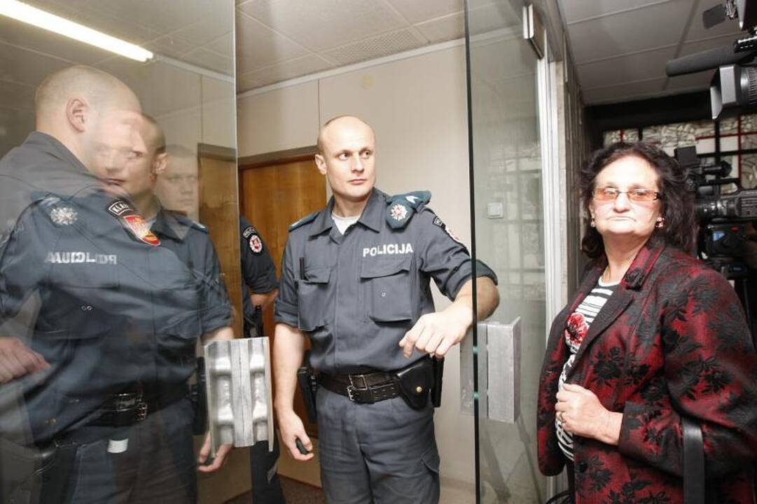 Klaipėdoje teisiamas H.Daktaras atsitvėrė tylos siena