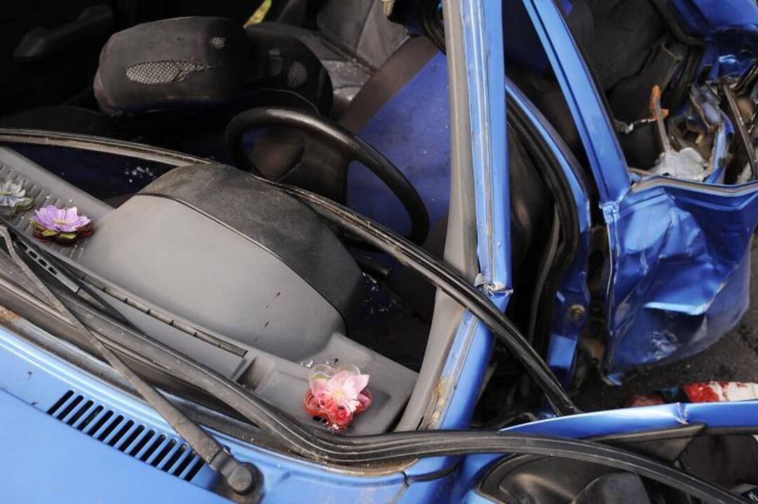 Avarija autostradoje prie Kauno: vilkikas sutraiškė „Fiestą“
