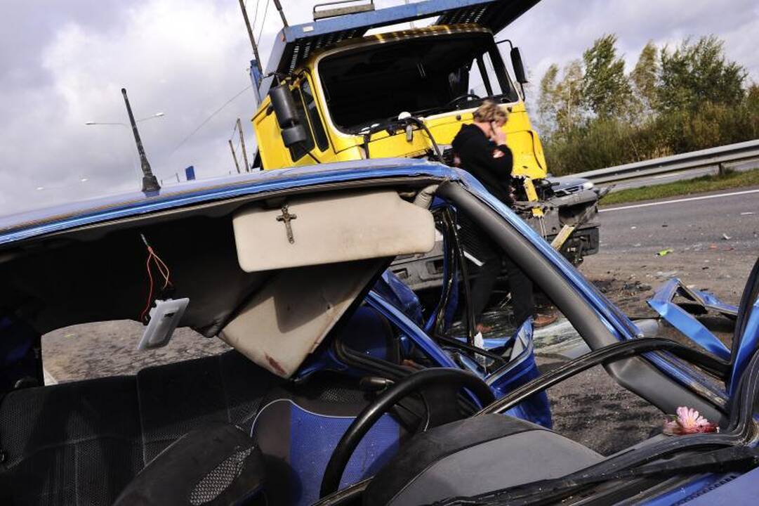 Avarija autostradoje prie Kauno: vilkikas sutraiškė „Fiestą“