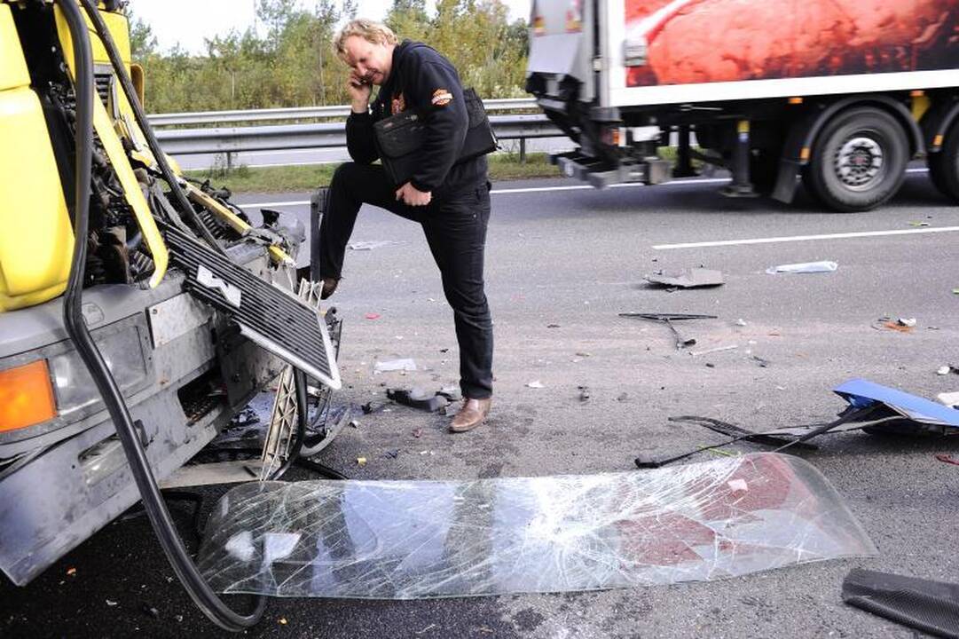 Avarija autostradoje prie Kauno: vilkikas sutraiškė „Fiestą“