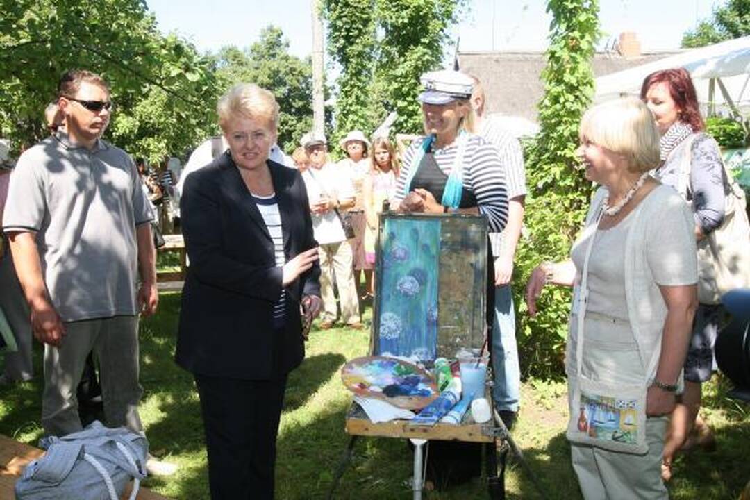 Prezidentė apsipirko žvejo sodyboje
