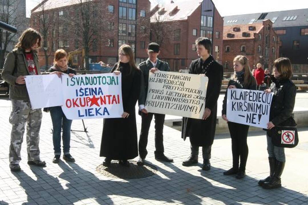 Klaipėdiečiai piketavo prieš eitynes, skirtas Pergalės dienai