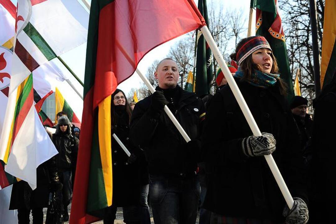 Vasario 16-osios eitynės tebekaitina kraują
