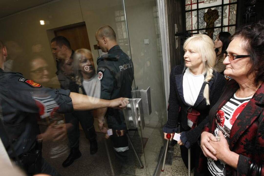 Klaipėdoje teisiamas H.Daktaras atsitvėrė tylos siena