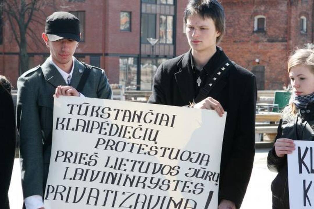 Klaipėdiečiai piketavo prieš eitynes, skirtas Pergalės dienai