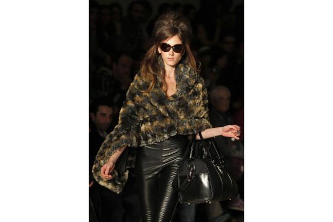 Rudens mados tendencijos: dirbtinis kailis