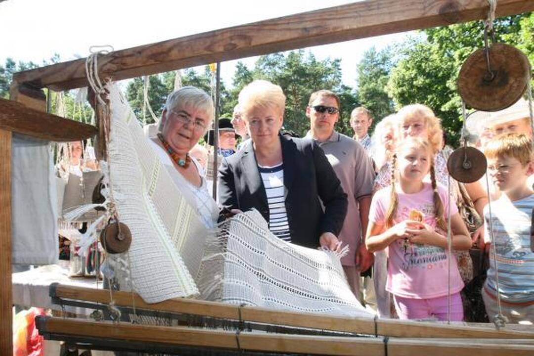 Prezidentė apsipirko žvejo sodyboje