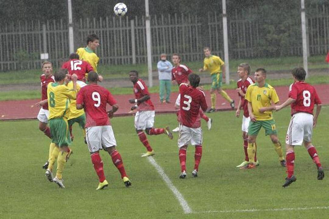 Danai pažemino Lietuvos septyniolikmečių rinktinę