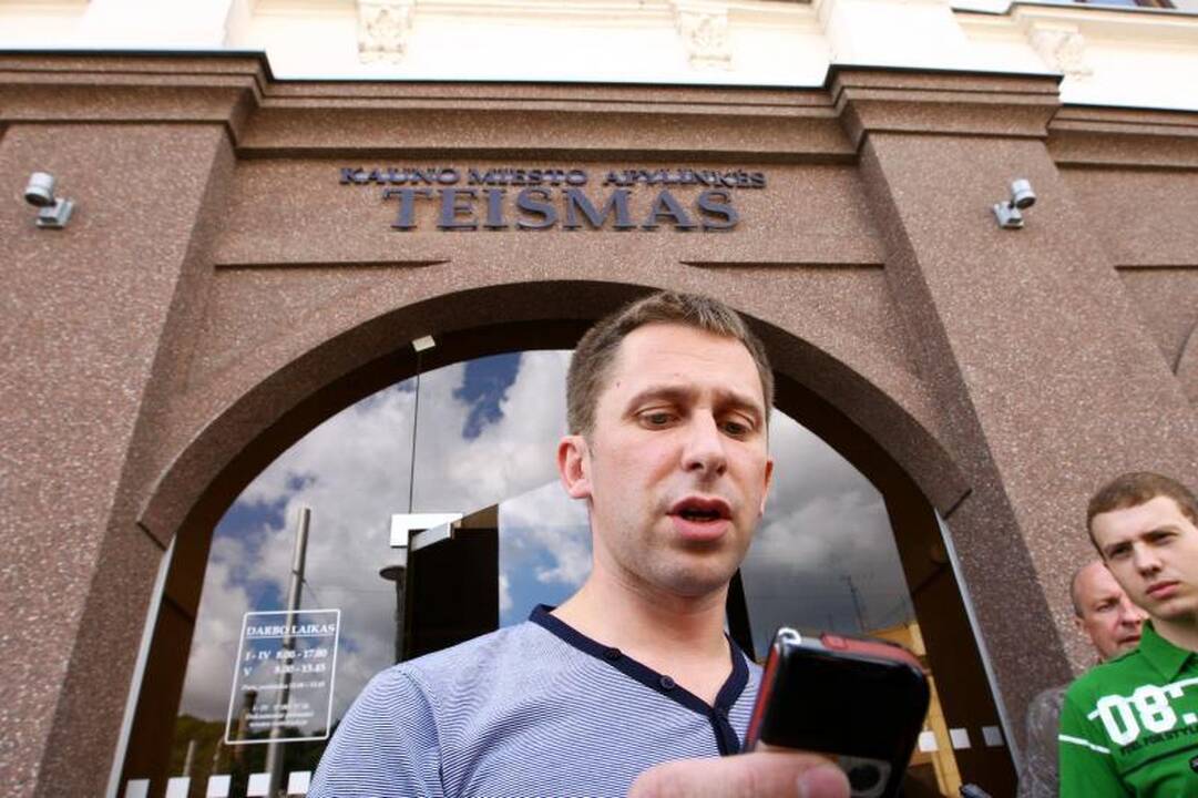 Už du keiksmažodžius E.Dragūnui – 300 litų bauda
