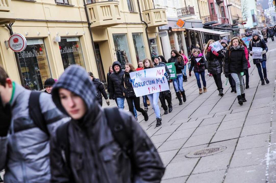 Mokiniai pasmerkė korupciją: kyšiai – negerai, tai nešvarūs pinigai!