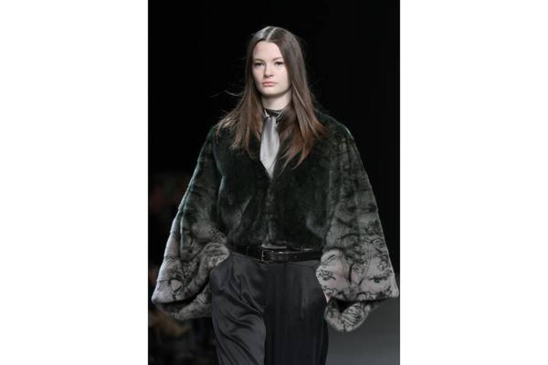 Rudens mados tendencijos: dirbtinis kailis