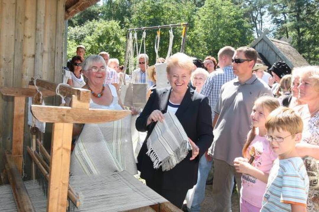 Prezidentė apsipirko žvejo sodyboje