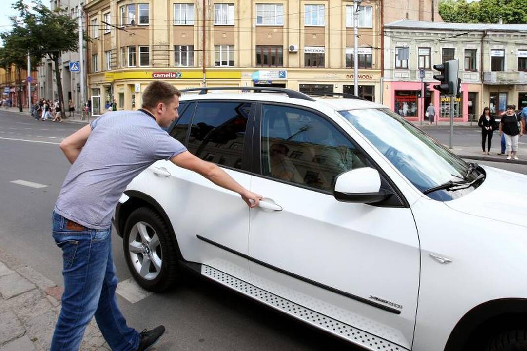 Už du keiksmažodžius E.Dragūnui – 300 litų bauda