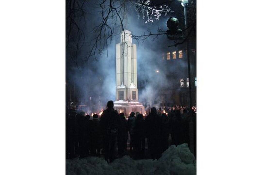 Laužai priminė Sausio 13-ąją