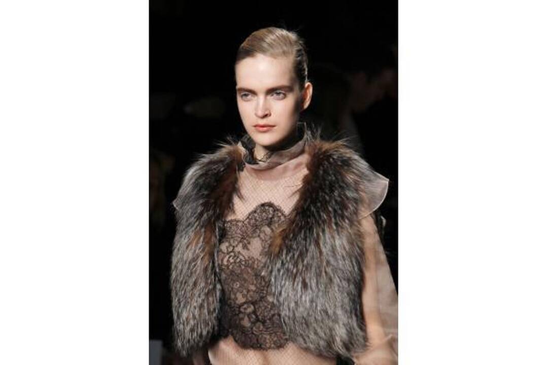 Rudens mados tendencijos: dirbtinis kailis