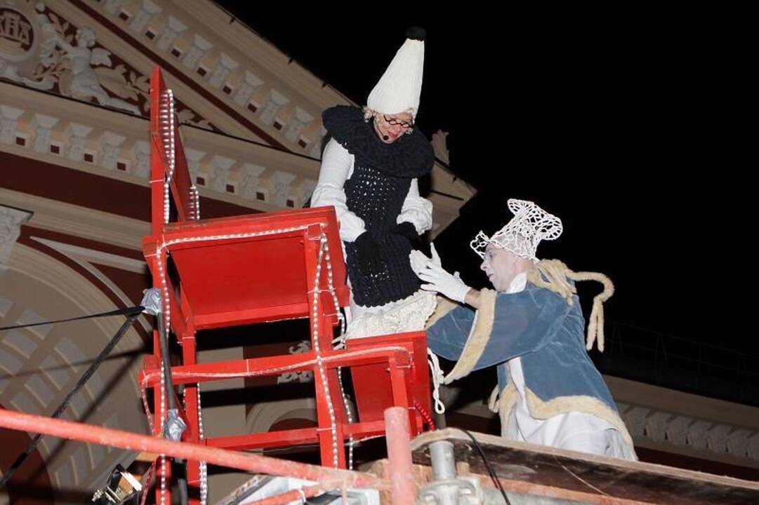 Klaipėdoje eglutė įžiebta pagal S. Nėries „Senelės pasaką“ (papildyta)