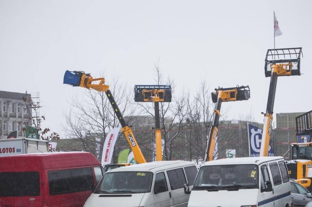 Žemės ūkio paroda „Ką pasėsi... 2013“ prasidėjo įspūdingomis spūstimis