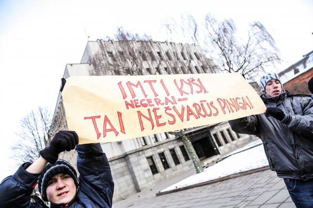 Mokiniai pasmerkė korupciją: kyšiai – negerai, tai nešvarūs pinigai!
