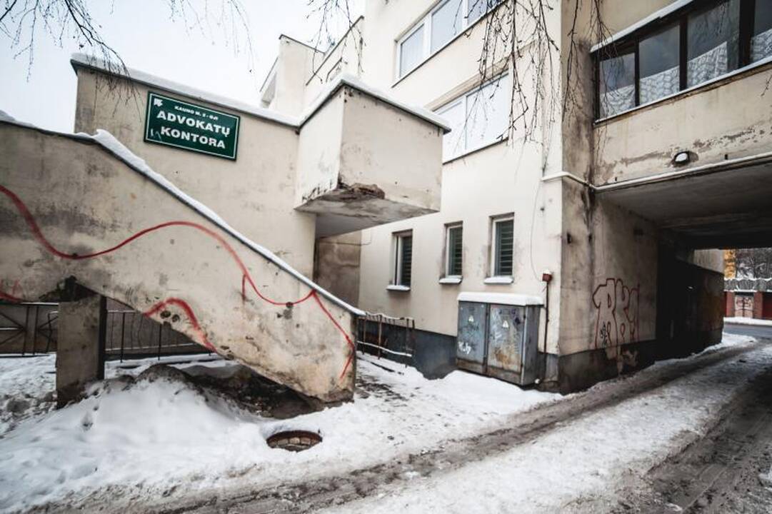 Išsigandot atviro nuotekų šulinio? Įkiškit šaką!