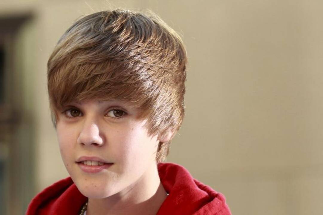 J.Bieberis dovanų gavo prabangų, aplinkai draugišką automobilį