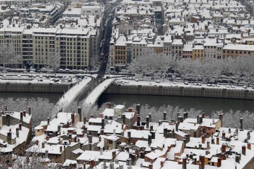 Europoje keleivių planus vėl jaukia sniegas