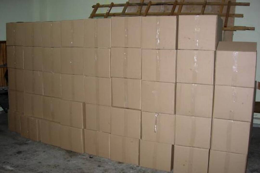 Po metalo gaminiais – kontrabandinės cigaretės