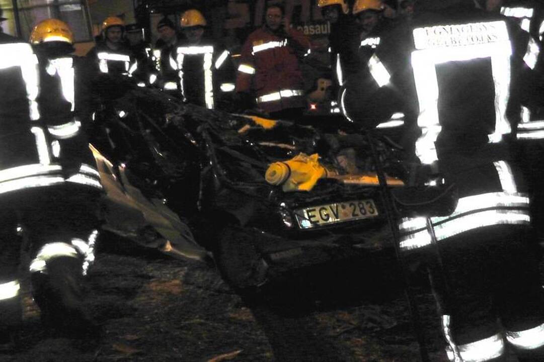 Vilniuje vilkikas prispaudė du lengvuosius automobilius (atnaujinta)