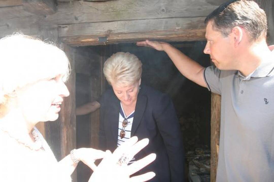 Prezidentė apsipirko žvejo sodyboje