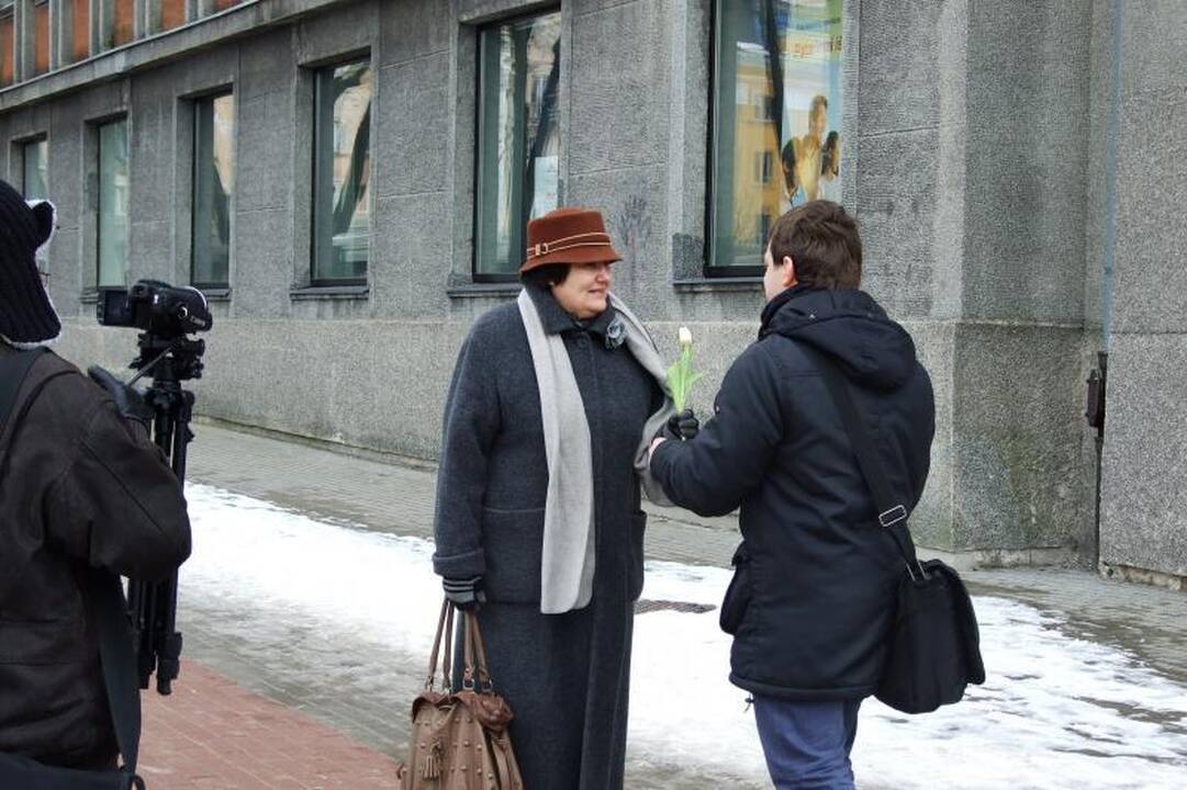 Klaipėdos moterims - gėlės iš nepažįstamųjų
