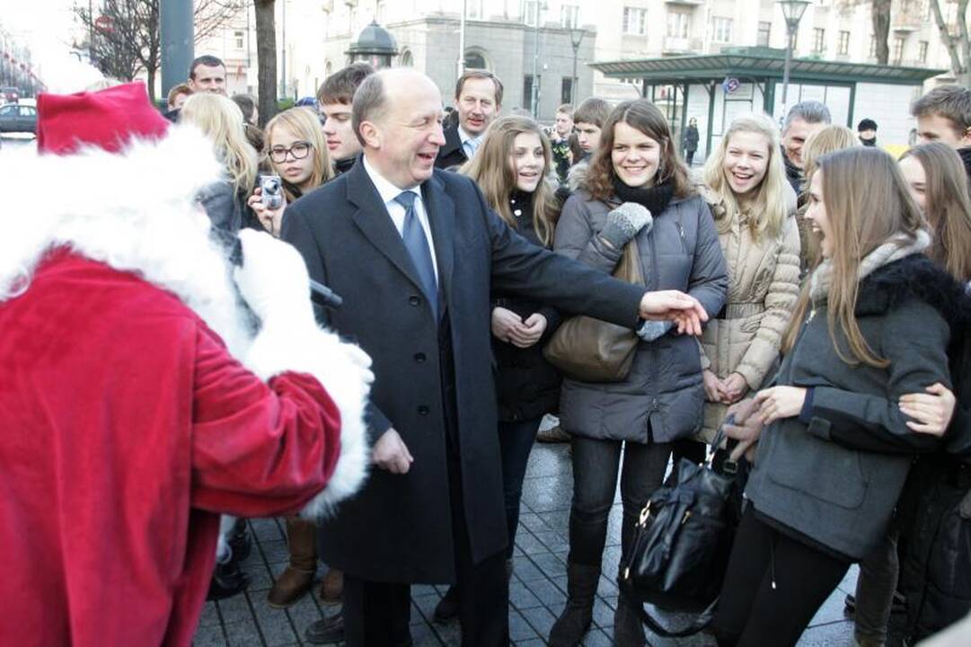 Kalėdinis karavanas vėl pakrautas dovanomis