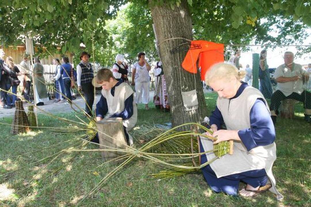 Prezidentė apsipirko žvejo sodyboje