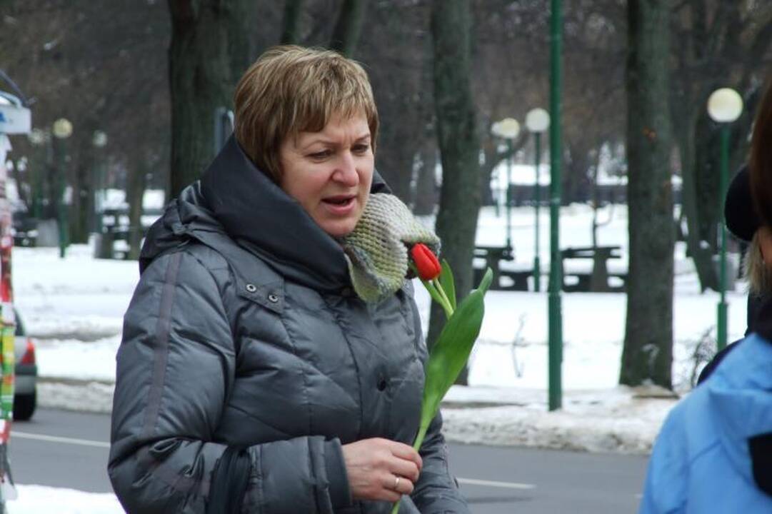 Klaipėdos moterims - gėlės iš nepažįstamųjų