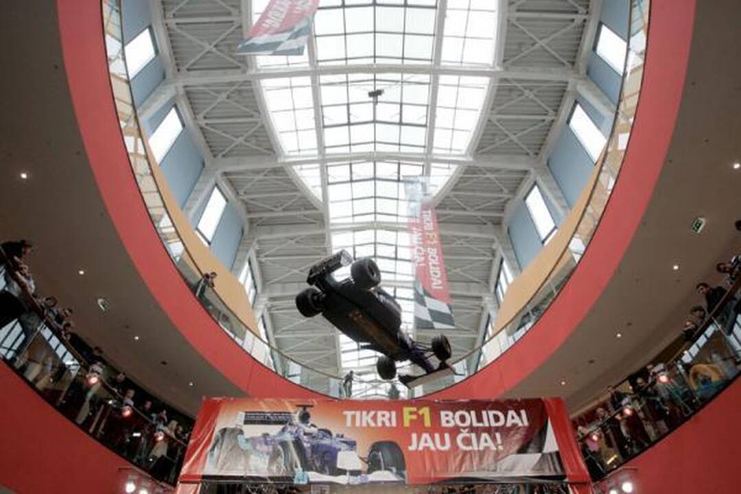 Vilniuje pristatyta "Formulės 1" bolidų paroda