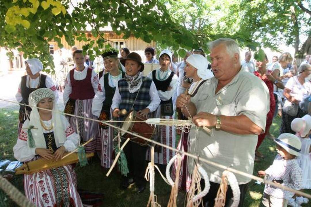 Prezidentė apsipirko žvejo sodyboje