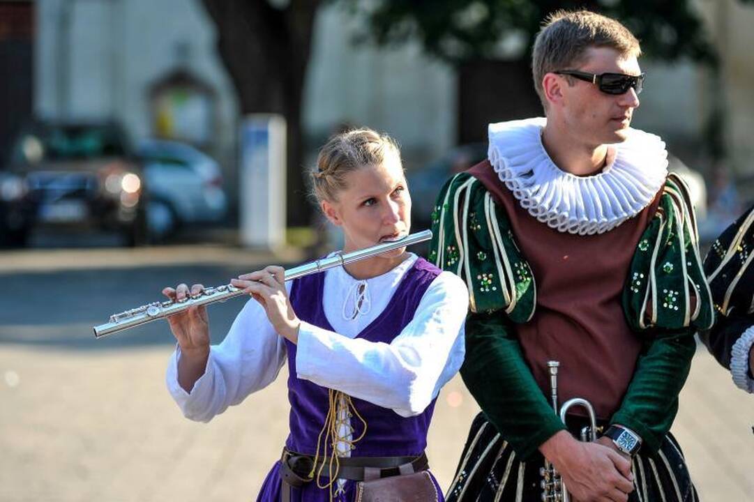Rotušės 470-asis jubiliejus: patrankos šūviai ir puošnios damos