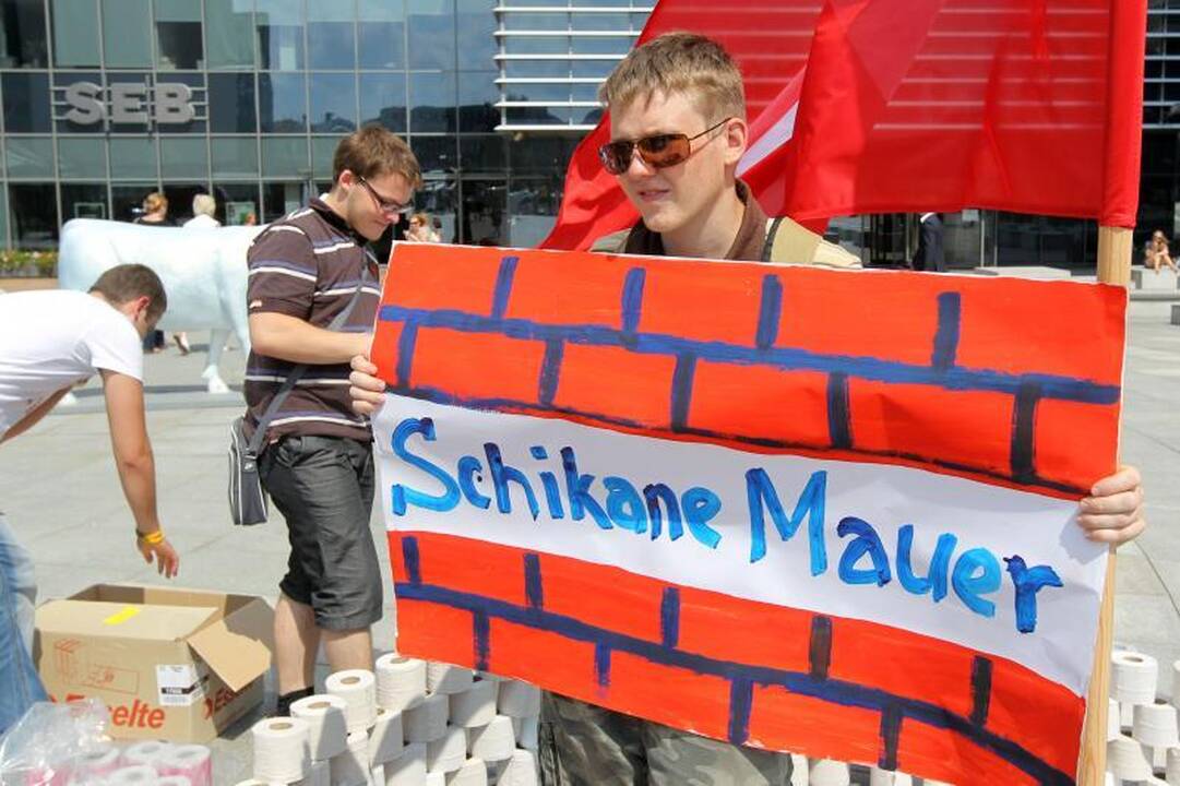 Europos aikštėje – tualetinė protesto akcija