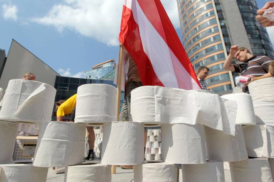 Europos aikštėje – tualetinė protesto akcija