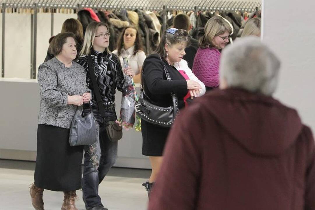 „Novyje Ruskije Babki“ klaipėdiečiams padovanojo dozę juoko vitaminų