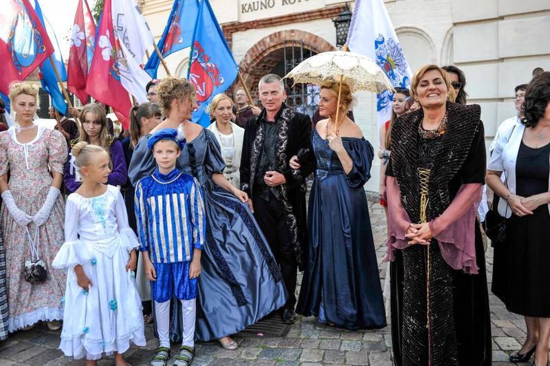Rotušės 470-asis jubiliejus: patrankos šūviai ir puošnios damos