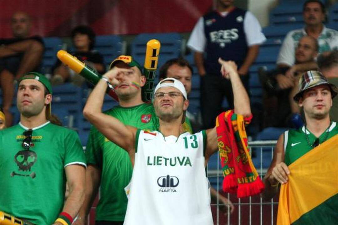 Į pusfinalį lietuviai žengė perrašydami krepšinio vadovėlius