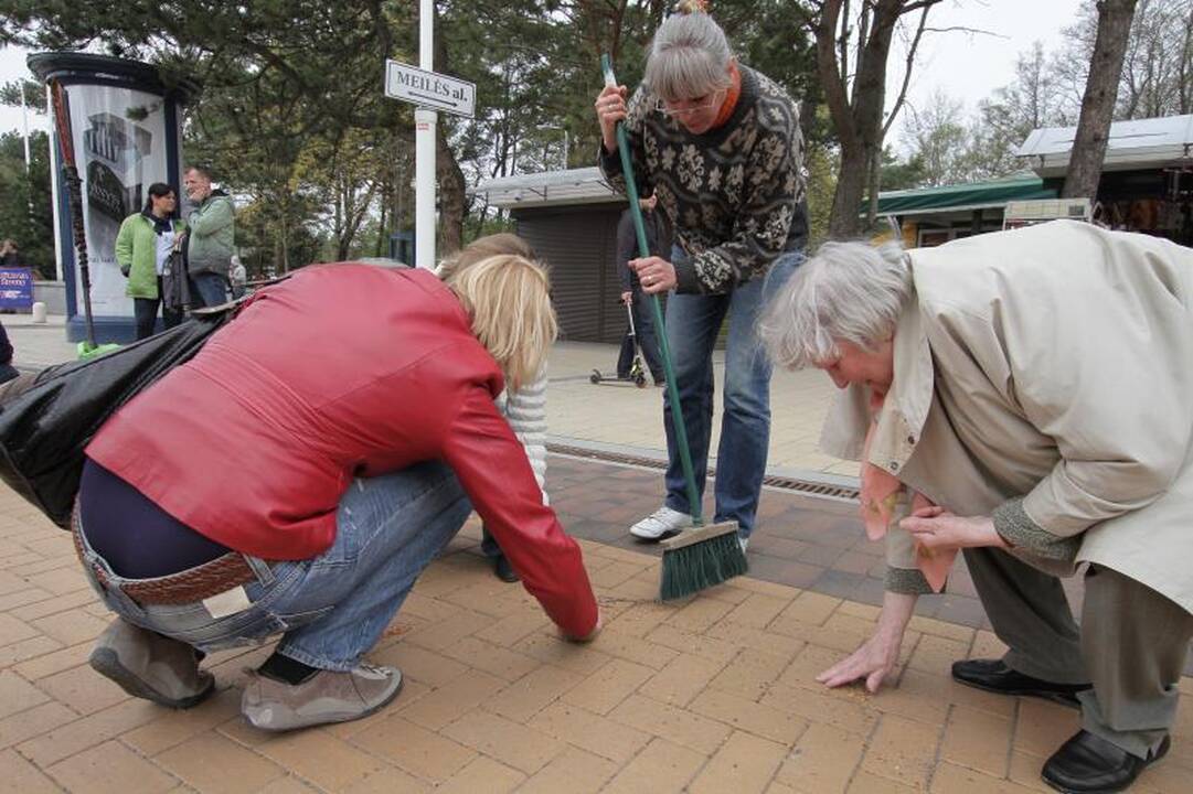 Palangoje  šeštadienį  lijo  gintarais  