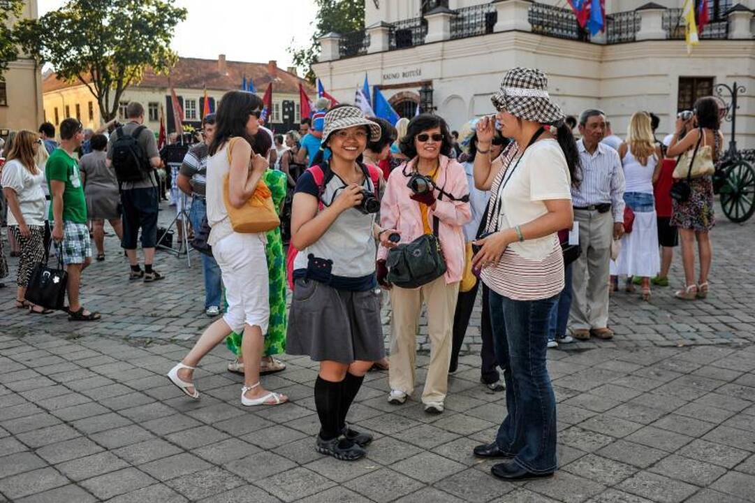 Rotušės 470-asis jubiliejus: patrankos šūviai ir puošnios damos
